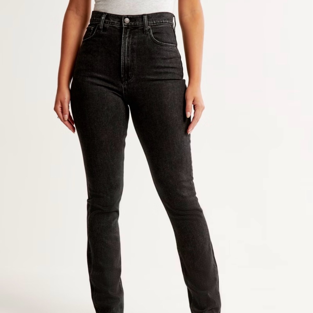 Abercrombie & Fitch Ultra High Rise 90s Slim Straight Jean